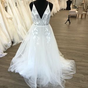 Boho Lace Flowy wedding dress